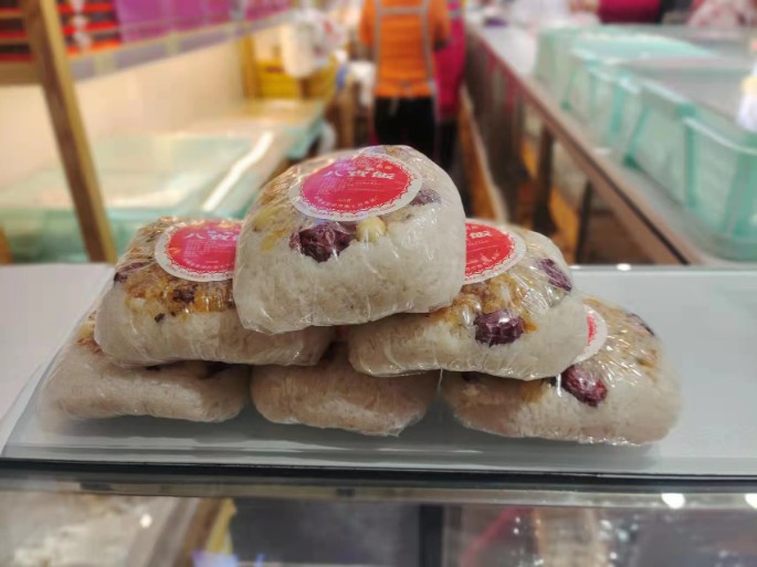 臘八至，八寶到，南北特八寶飯送您福氣滿(mǎn)滿(mǎn)，幸福滿(mǎn)滿(mǎn)