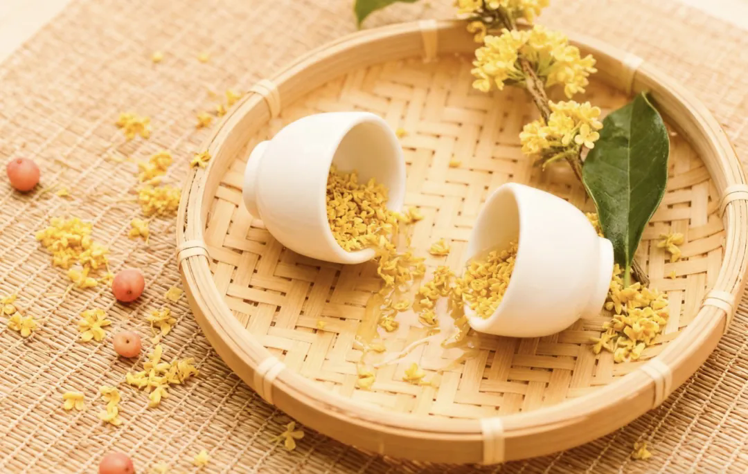 雁城桂花香，酥月映秋光